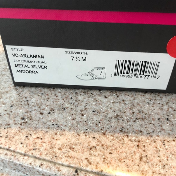 Vince Camuto sandals - Picture 4 of 5